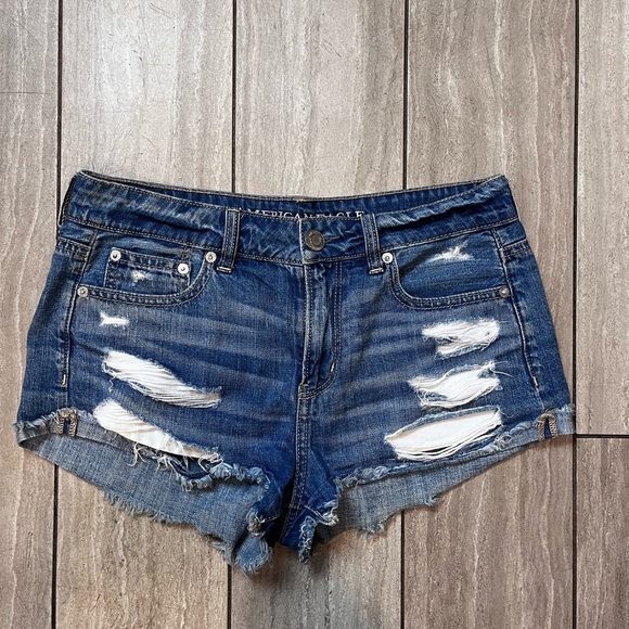 American Eagle Womens Distressed Tom Girl Shortie Size 2 - Picture 1 of 8